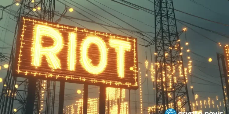 Riot stock rises ahead of earnings as a risky pattern emerges