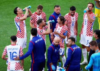 Everyone’s Mad at the World Cup’s New ‘Hydration Breaks’—Except Mr. Moneybags Over Here