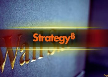 New Year Trends: Solana Whale Activity Signals Potential Rally While MSTR Faces Scrutiny