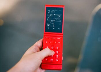 The Light Flip Is the Stylish Dumb Flip Phone of Your Dreams