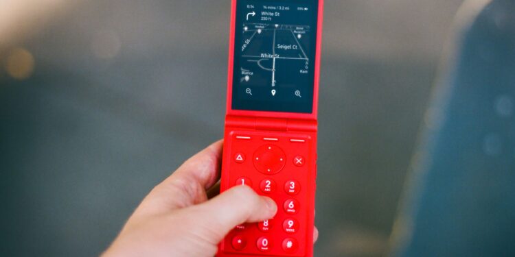 The Light Flip Is the Stylish Dumb Flip Phone of Your Dreams