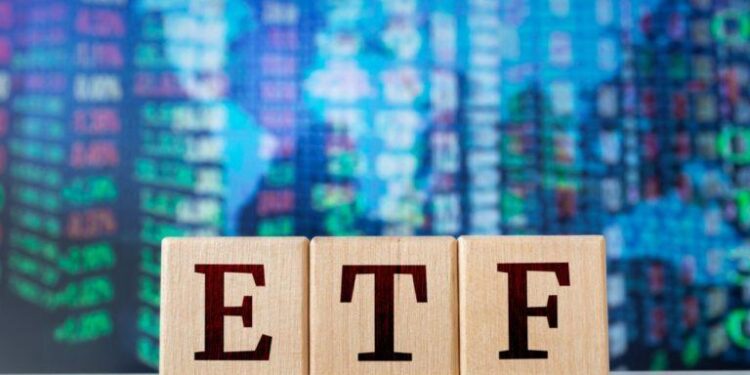 Crypto ETFs Split as Ether, HYPE and Solana Gain While Bitcoin Loses $295 Million