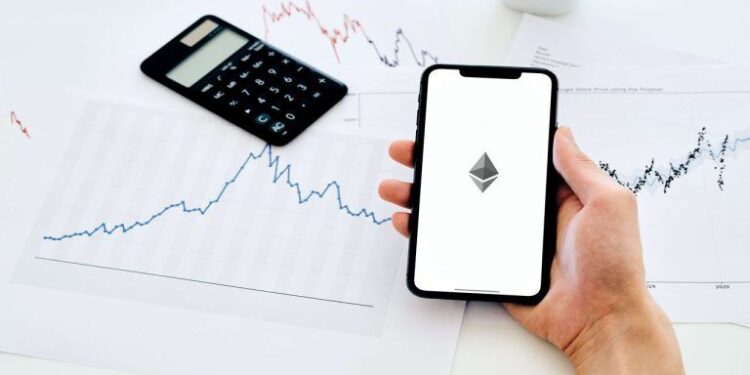 Former Blackrock Executive Defends Ethereum as Solana’s Validator Count Shrinks to 800
