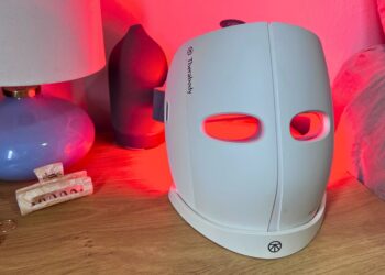 We spent a year testing the best red light masks. We found 5 we love and 2 to avoid.