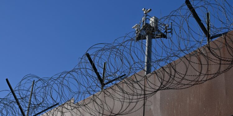 Trump administration to spend $1 billion on new border surveillance system