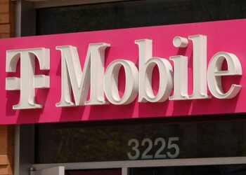 T-Mobile is down. Social media users are not taking it well.
