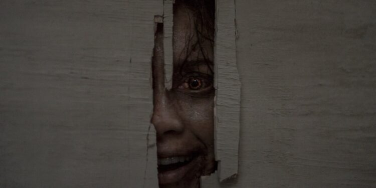 Does Evil Dead Burn have a credits scene?