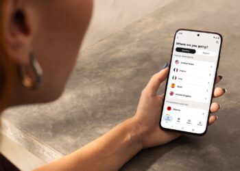 Motorola Phones Now Have a Built-In Travel eSIM for Mobile Data Outside the US