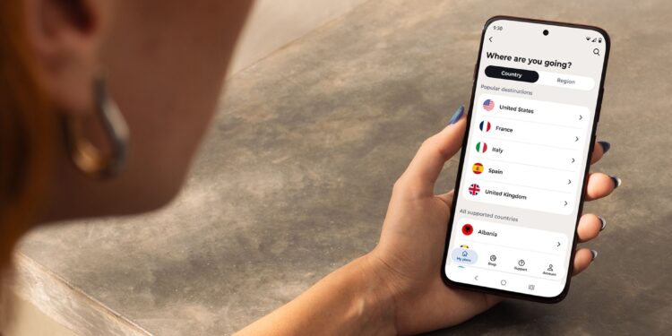 Motorola Phones Now Have a Built-In Travel eSIM for Mobile Data Outside the US