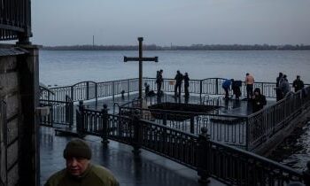 Russia strikes Dnipropetrovsk region, 5 wounded amid ongoing conflict