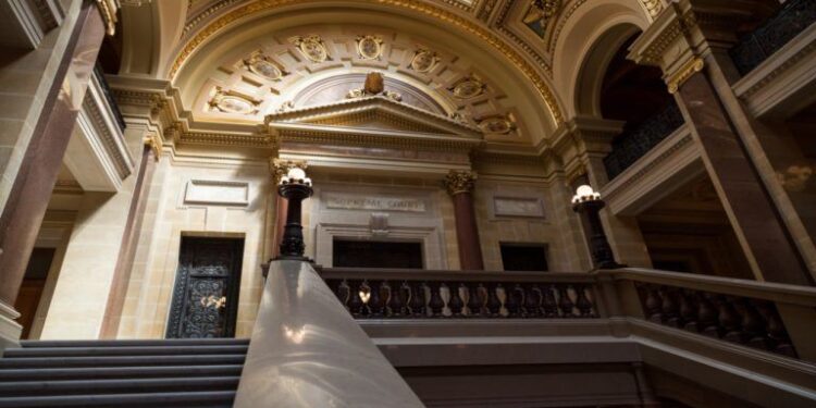 Wisconsin Warns Election-Market Traders They May Be Disqualified From Voting