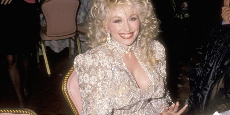 There Are So Many Conspiracy Theories About Dolly Parton and Vaccines