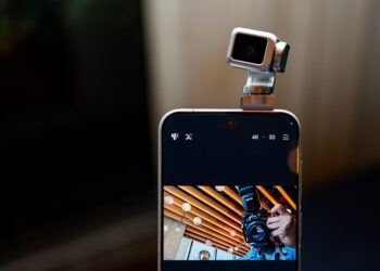 Honor’s Robot Phone Has a Gimbal-Powered Camera for Vloggers