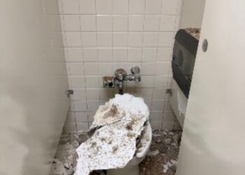Mice, a Caved-In Ceiling, and Cloudy Water: The GSA’s New Office Is Falling Apart