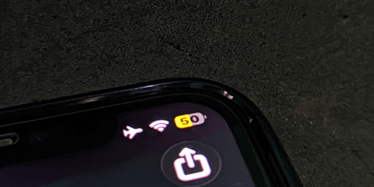 Airplane Mode Speeds up Phone Charging by 4 to 11 Minutes, CNET Finds