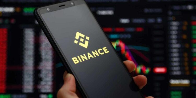 Two Binance Workers Held at UAE Airports Amid Fraud Inquiries
