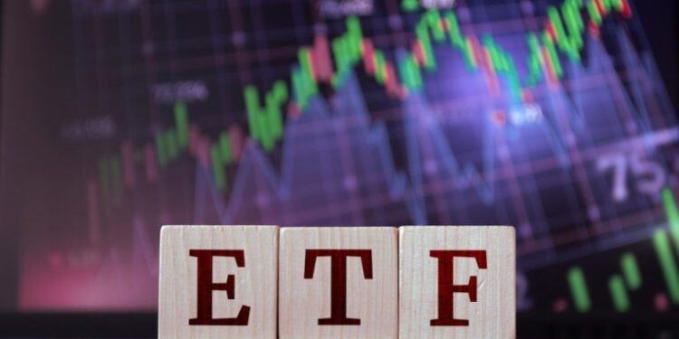 Bitcoin, Ether ETFs Pull In $2.6B in Strongest Week Since October