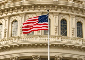Community Banks Stall Clarity Act Over Stablecoin Rewards