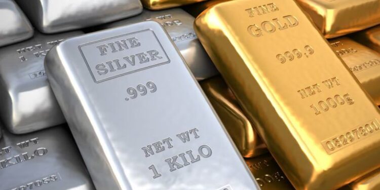 Robert Kiyosaki Eyes $10K Gold, $200 Silver as US Debt Nears $40T