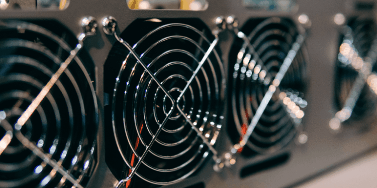 Zcash Hashrate Goes Vertical as $870 ZEC Price Wakes ASIC Giants