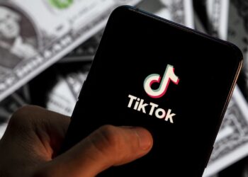 TikTok could let you send friends money via DM