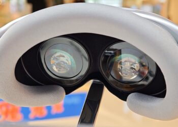 Apple cuts dozens of employees from Vision Pro team, related report term says