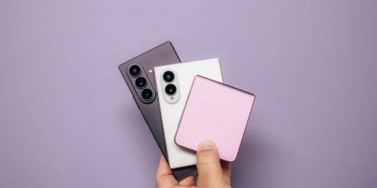 Samsung Galaxy Z series foldables are breaking alternative pre-order records in the US and Korea