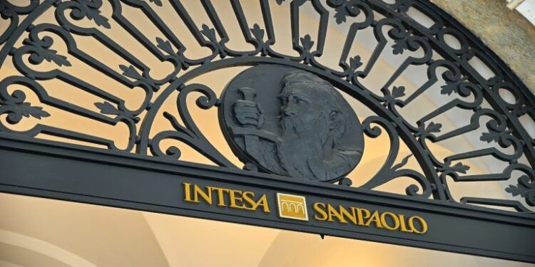 Intesa Sanpaolo Cuts BTC ETF Stake by 94%, Triples Staked ETH Position