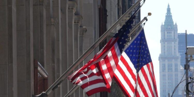 New York Warns of Fake Crypto and AI as Scam Losses Hit $8 Billion