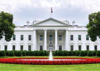 Trump Hosts Top Crypto CEOs at White House as US Weighs Bitcoin Buy