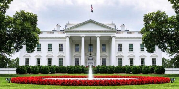 Trump Hosts Top Crypto CEOs at White House as US Weighs Bitcoin Buy