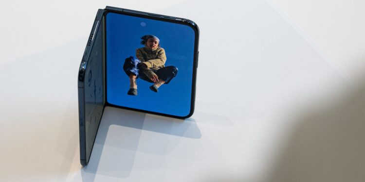 What’s the Best iPhone to Buy or Avoid Right Now? (2026)