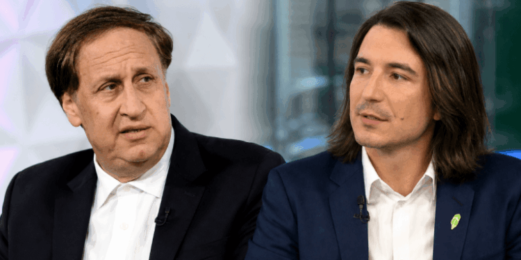 AMC CEO Demands Robinhood Halt Token Trading as Feud Erupts