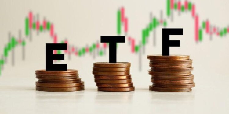 Ether, XRP and Solana Record Weekly Gains as Bitcoin ETFs Lose $463M