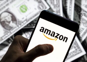 Amazon raises minimum wage by $1