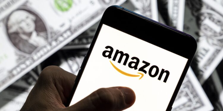 Amazon raises minimum wage by $1