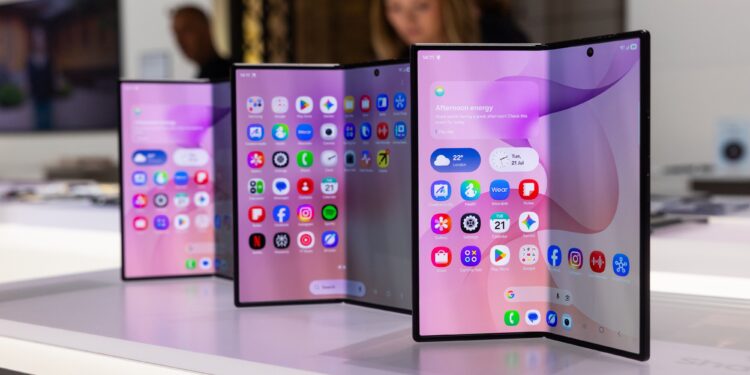 Ookla shares Android foldable benchmarks as iPhone Duo looms