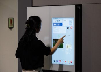 Samsung smart fridges stop cooling after faulty update variation