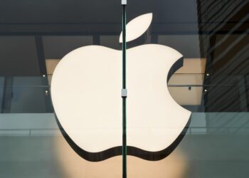 Foldable iPhone Ultra projected to have an average cost of $2,550
