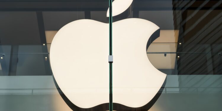 Foldable iPhone Ultra projected to have an average cost of $2,550