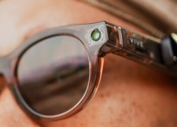 HTC Made Smart Glasses That Are Way More Private