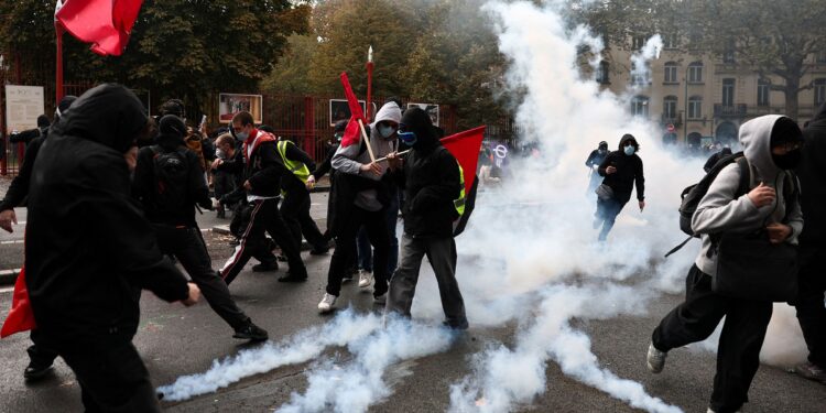 French Government Calls Emergency Meetings With Platforms Over Protests