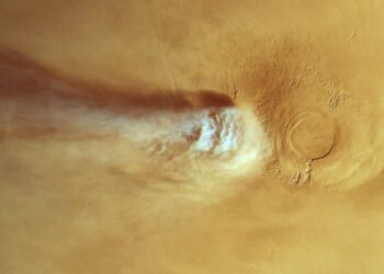 The ‘Exotic Physics’ Behind a Mysterious 1,000-Mile Cloud on Mars