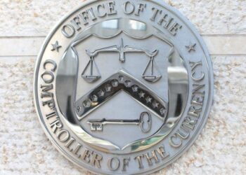Community Bankers Sue US Banking Regulator Over ‘Side Door’ Crypto Charters