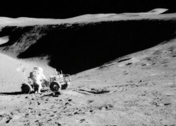 Panel urges NASA to fetch Apollo 15 poop bags and hardware from moon