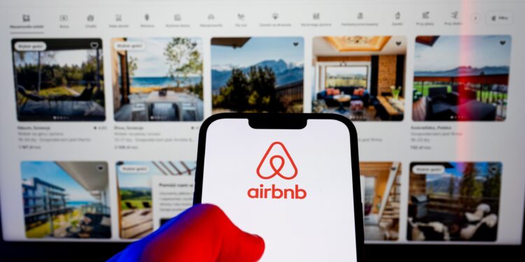 Airbnb is cracking down on checkout chores. Some hosts are furious.