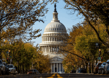 Polymarket Gives Dems 62% Midterm Sweep Odds, CLARITY Act in Jeopardy