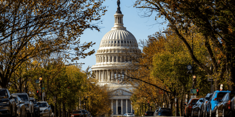 Polymarket Gives Dems 62% Midterm Sweep Odds, CLARITY Act in Jeopardy