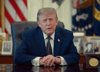 Trump Dangles $5,000 Checks in $1.2 Trillion Midterm Stimulus Gamble